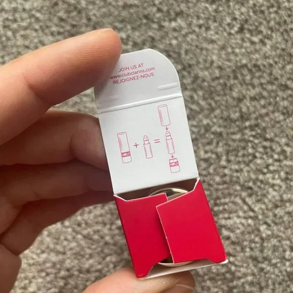 Clarins Joli Rouge 742 - Picture 5 of 5